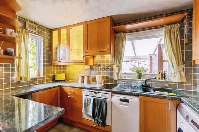 27, Biddenden Road, Leeds photo 2