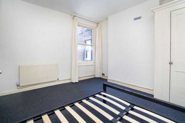 Waterloo Terrace, London photo 3