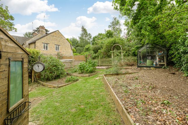 Country house for sale in The Woodlands, Stanwick, Northamptonshire