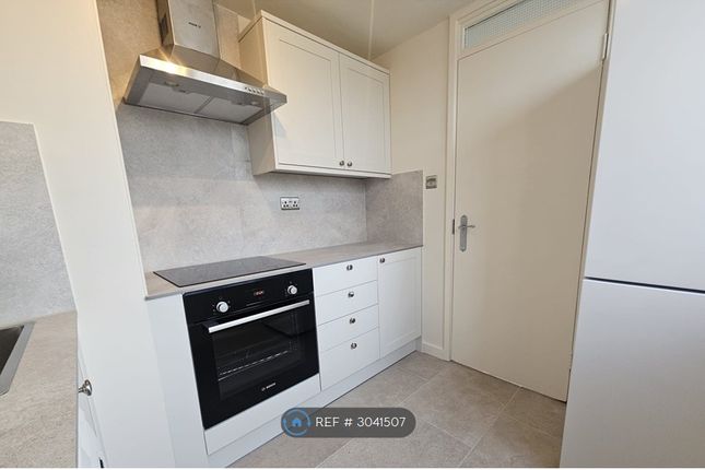 Flat, George Eliot House Vauxhall Bridge Road, London photo 4