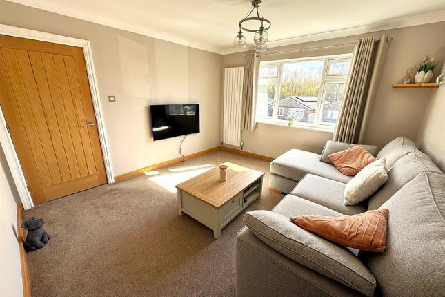 20, Hillside Crescent, Corby photo 2
