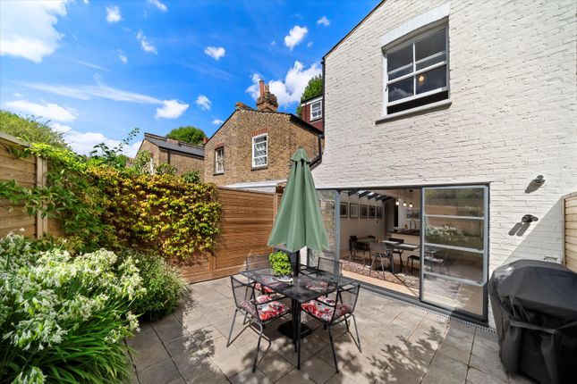 43, Silver Crescent, London photo 4