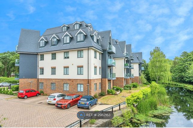 Flat  Britannia Wharf, Monument Road, Woking photo 2