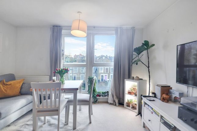 460 Wandsworth Road, London photo 3