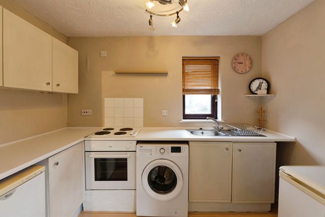 Flat 10, Redbrooke Court, Lower Crescent, Stanford-Le-Hope photo 2