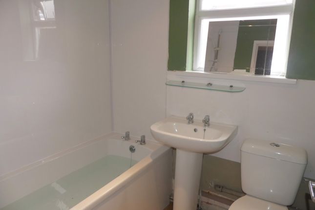 251A, Oldham Road, Greater Manchester photo 3