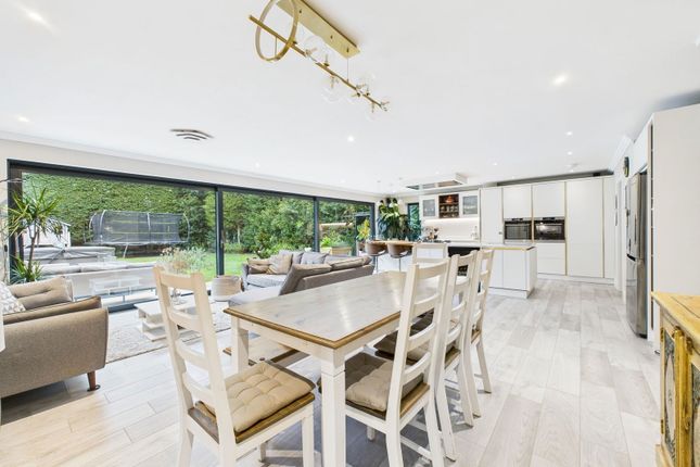 11, Fivens Place, Horsham photo 4