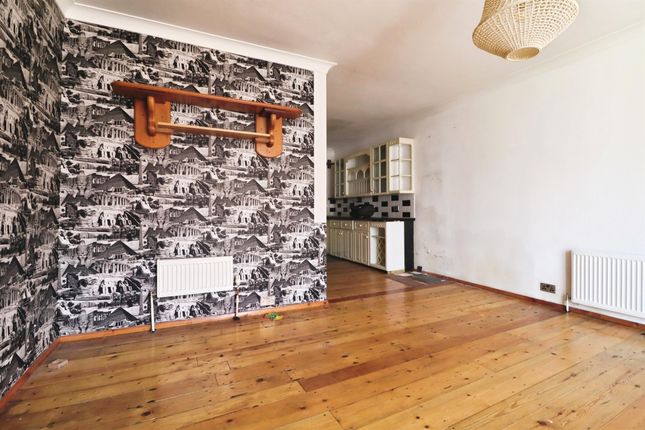 Ground Floor Flat, 243, Penarth Road, Cardiff photo 4
