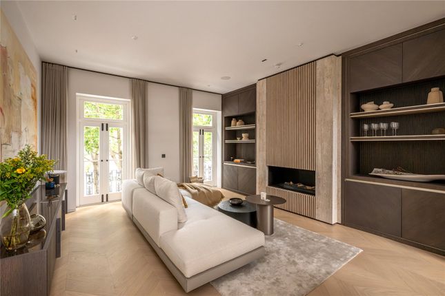 8, Berkeley Gardens, London photo 3