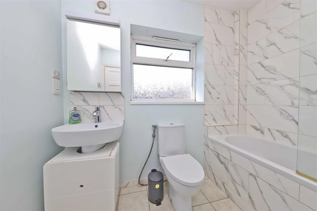 8, Audley Court, Pinner photo 4