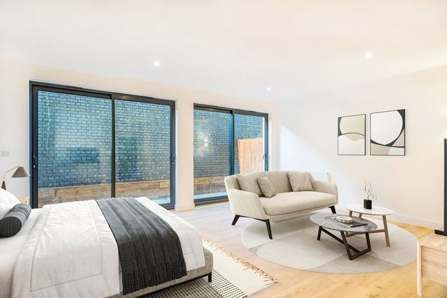 Studio flat on Flat 2  Lilium House 1a, Acacia Road, Streatham, £242,500