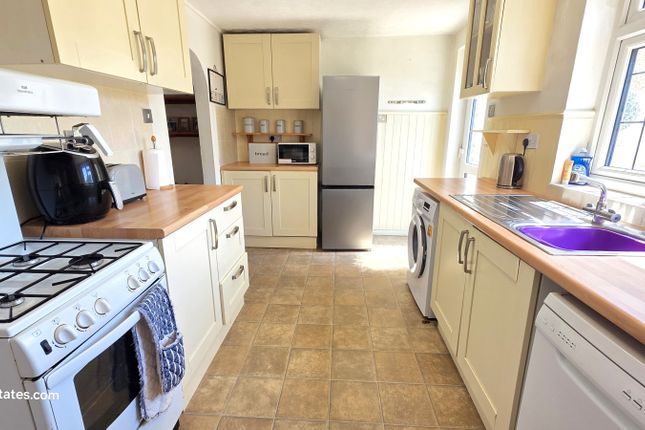 5 Bourn Avenue, East Barnet photo 3