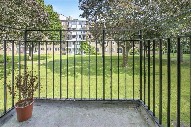 Flat for sale in Innes Gardens, London