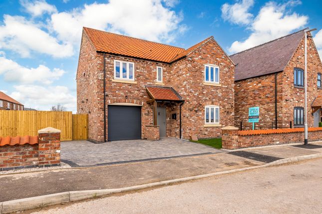 Thumbnail Detached house for sale in 74 Oakfield Road, Skellingthorpe