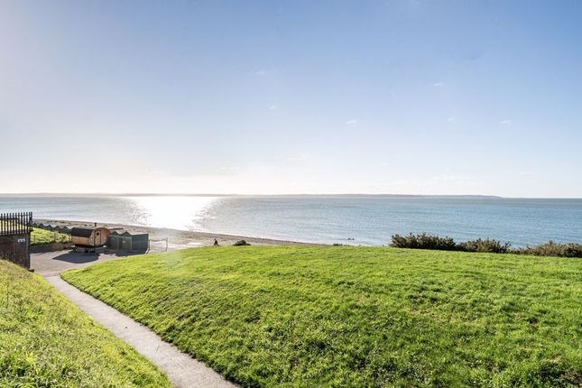 36, Marine Parade West, Lee-On-The-Solent photo 2