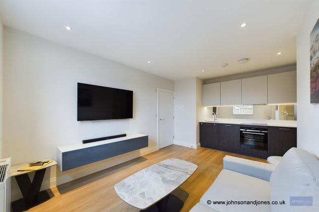 17, Portman House, Chertsey photo 4