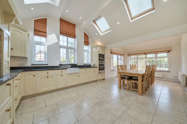 28A, New Road, Aston Clinton photo 2
