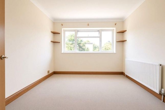 16, New Street, Staines-Upon-Thames photo 2
