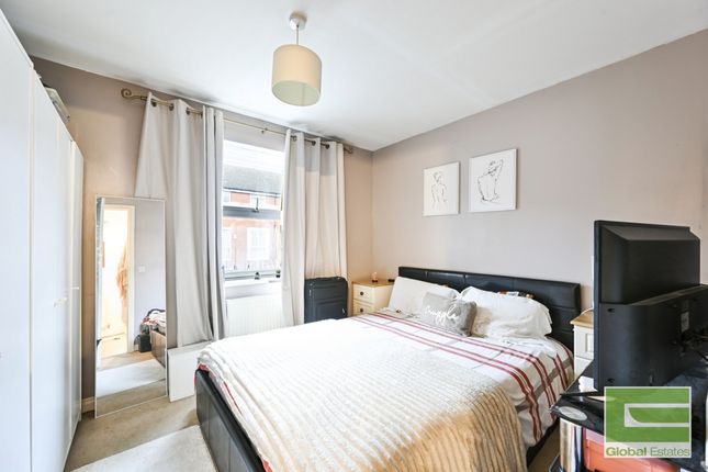 43 Framlingham Court, Norwich Crescent, London photo 4