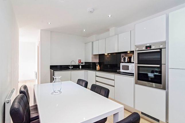 Flat 18, Lattice House, 20, Alie Street, London photo 4