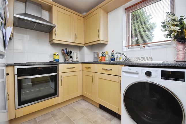Warwick Close, Hornchurch photo 4