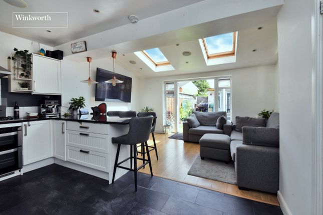 10, Buckland Way, Surrey photo 2