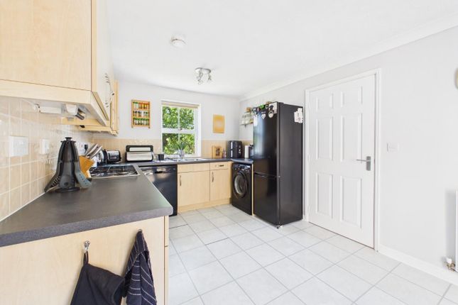2, Millstream Close, Keighley photo 4
