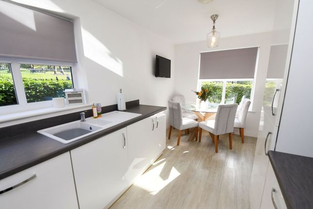 35 Hebden Avenue, Salford photo 4