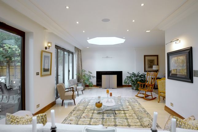 63 Brondesbury Park, London photo 3