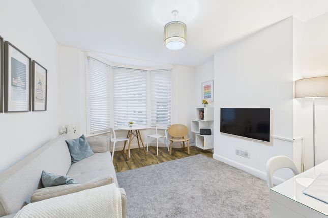 Cam04693G0-Pr0055-Still007