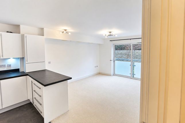 210, Canalside, Redhill photo 5