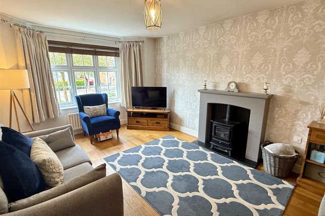 43, Clos Maes Rhedyn, Llanelli photo 3