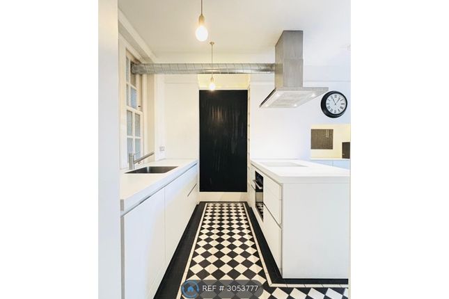Flat, Chalfont Court Baker St, London photo 3