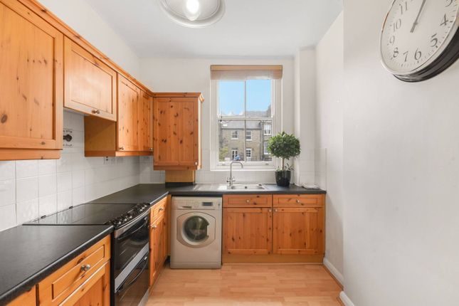 Flat to rent in Hayles Buildings, Elephant And Castle, London