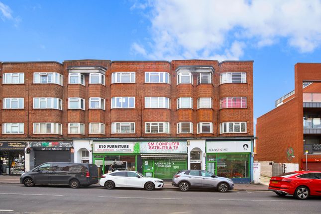 Flat for sale in Lea Bridge Road, London