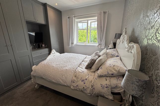 6 Highland House, Farriers Way, Watford photo 3