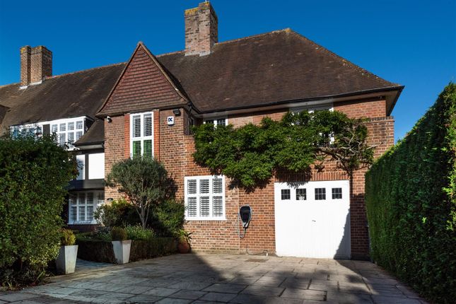 D0408 2 Raeburn Clo Ext1.Jpg