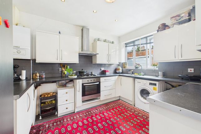 34, Islip Gardens, Northolt photo 4