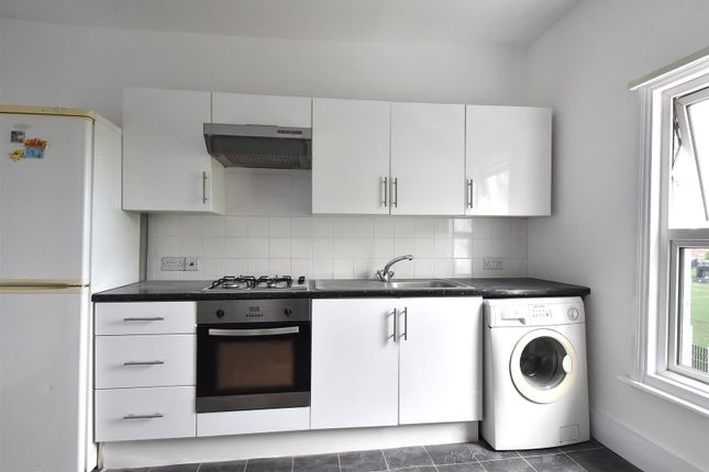 34, Dagnall Park, London photo 4