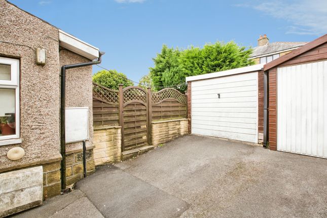 19, Golf Avenue, West Yorkshire photo 4