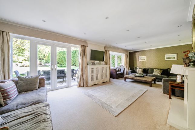 Strelley,, The Fairway, Weybridge photo 4