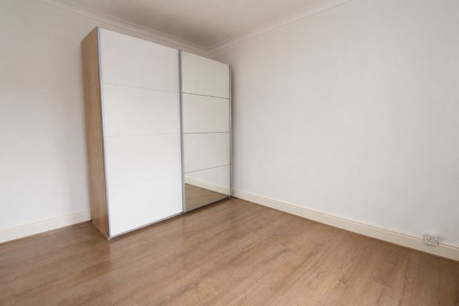 18, St. Catherines Avenue, Luton photo 5