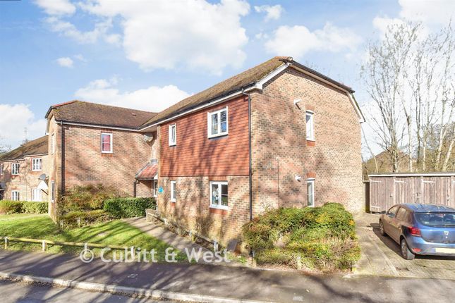 6, Roberts Way, Cranleigh photo 2