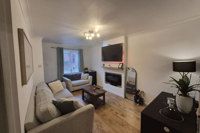 21 Wellfield Gardens, Dudley photo 5