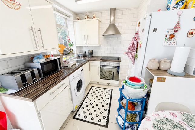 18, Lilmore Avenue, Manchester photo 4