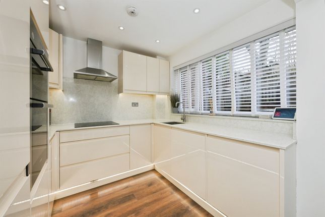 28, Barnard Acres, Waltham Abbey photo 4