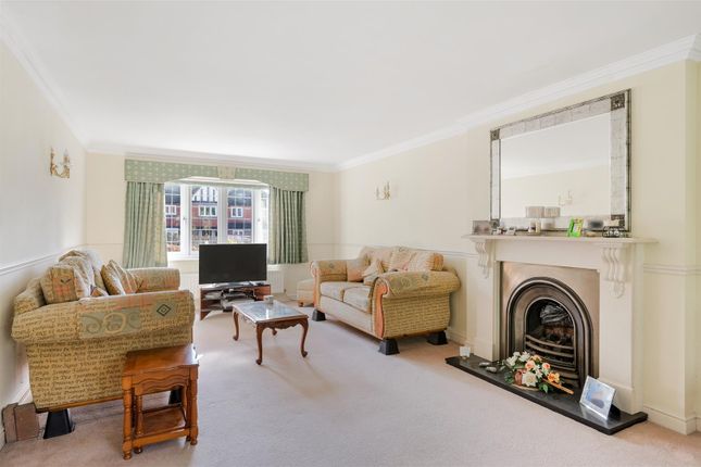 28, Claremount Gardens, Epsom Downs photo 3