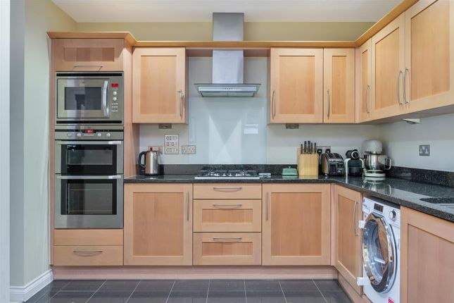Flat 9, Long Orchards, Copt Hill Lane, Kingswood photo 3