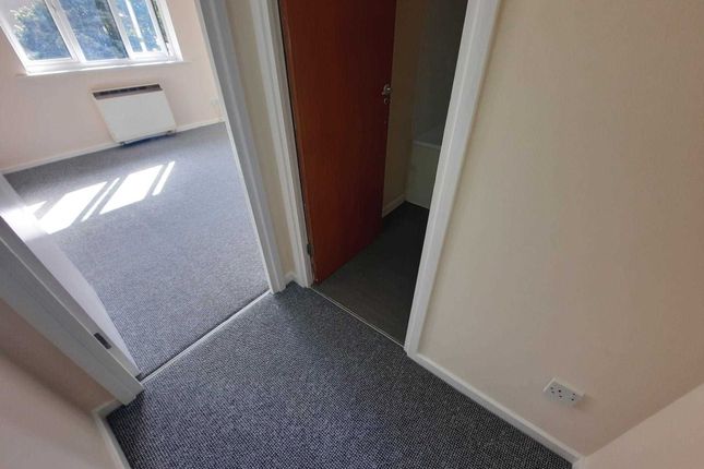 49, Frobisher Road, Erith photo 2