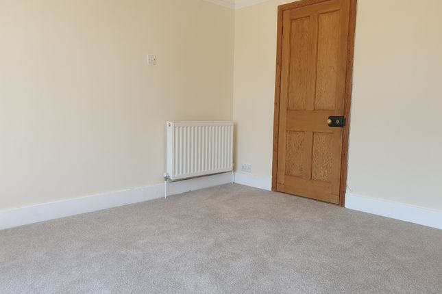 196, Chandlers Ford photo 3